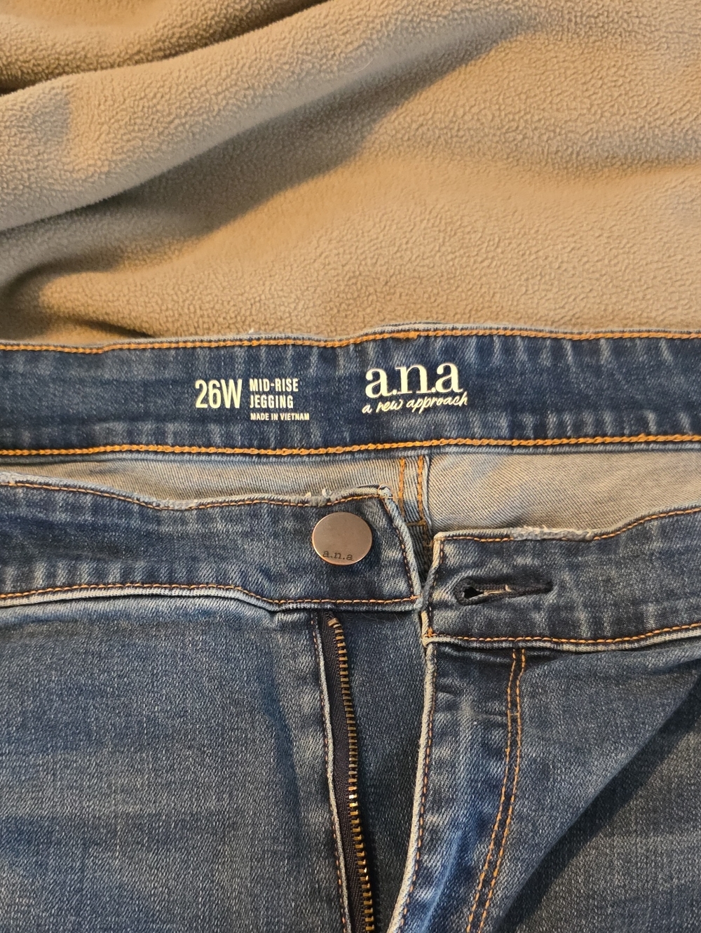 a.n.a Mid-Rise Dark Blue Jeggings